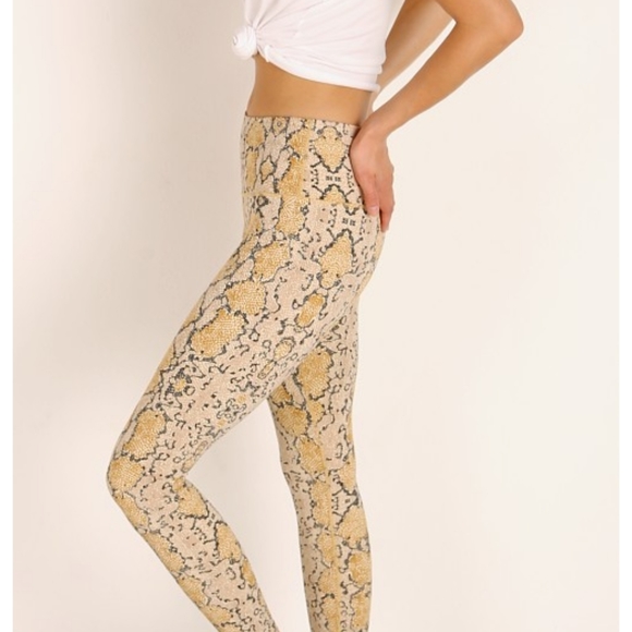 Varley Golden Snakeskin Sportsbra Zip Up Crop Top - Picture 6 of 7